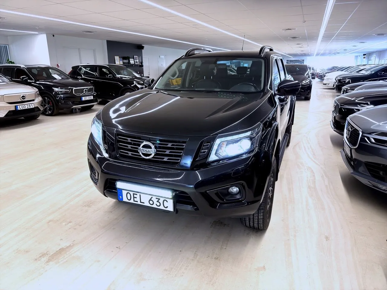 Vehicle image 15