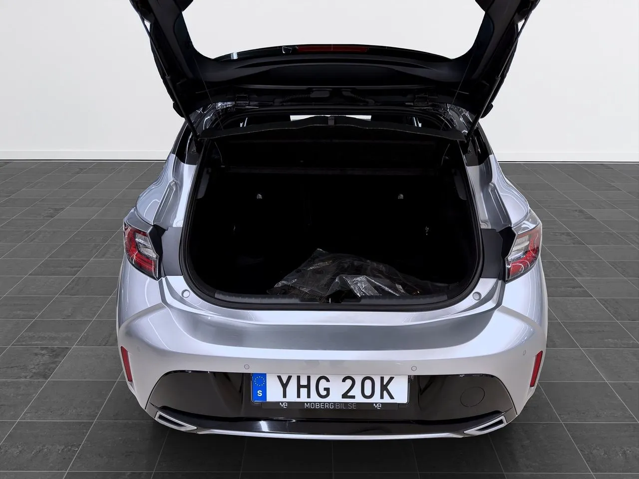 Vehicle image 15