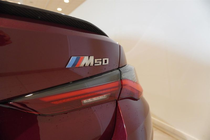 BMW i4 bild 8