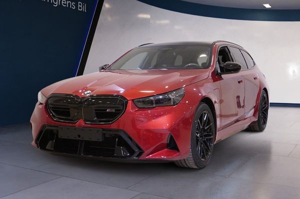 BMW M5 Touring Drag DA Pro B W Panoramaglastak, Draving Assist - 2026