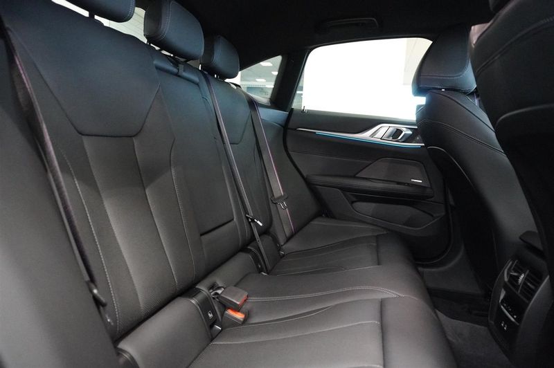 BMW i4 bild 15