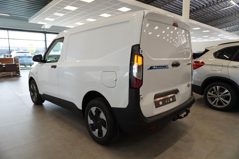 Ford Transit Courier bild 4