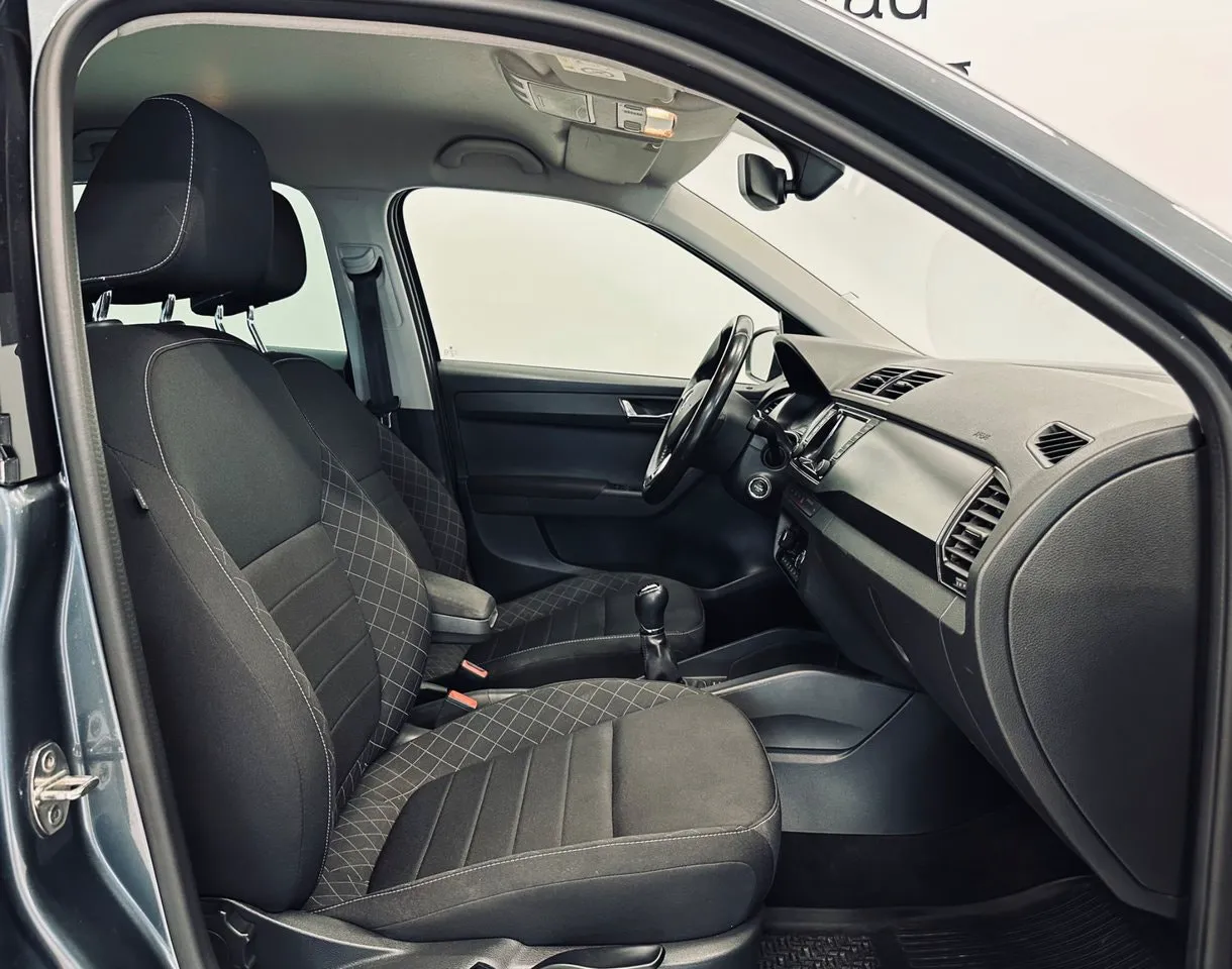 Vehicle image 8