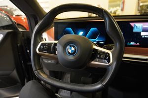 BMW iX bild 20
