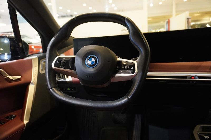 BMW iX bild 15