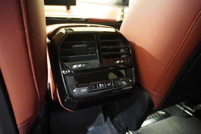 BMW iX bild 13