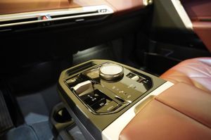 BMW iX bild 16