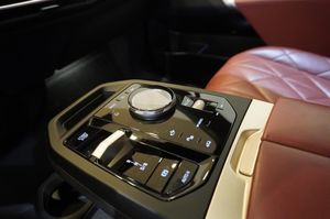 BMW iX bild 19