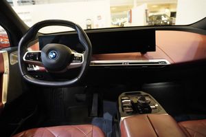 BMW iX bild 14