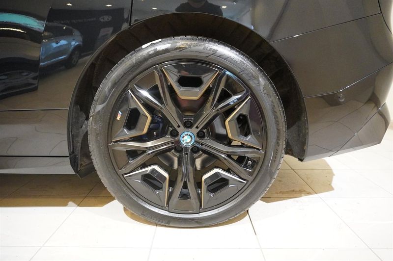 BMW iX bild 10