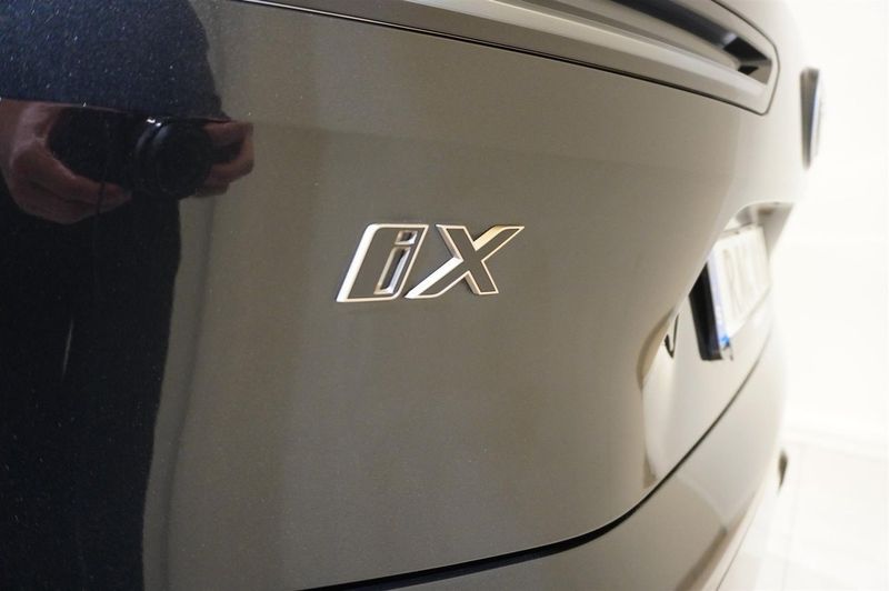 BMW iX bild 7