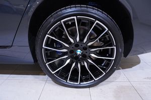 BMW i4 bild 8