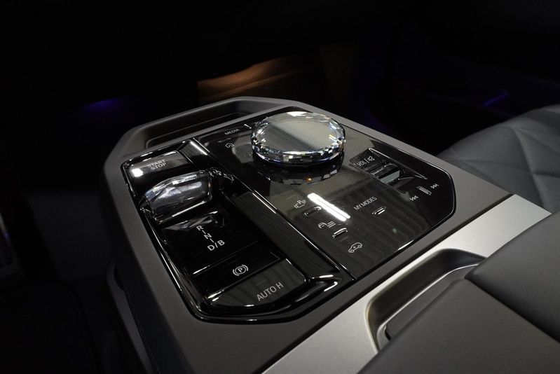 BMW iX bild 10