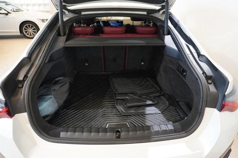 BMW i4 bild 9