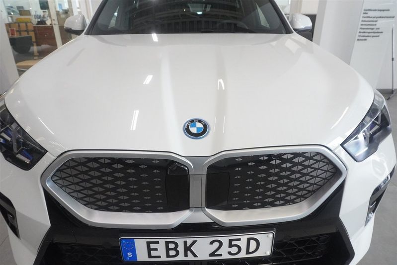BMW iX2 bild 17