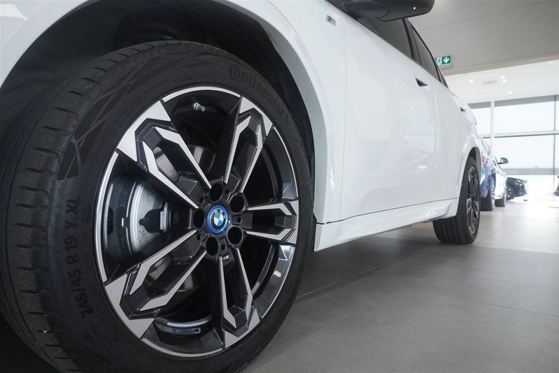BMW iX2 bild 15