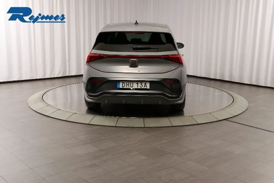 Vehicle image 18