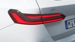 BMW i5 bild 8