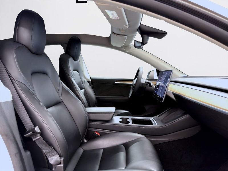 Tesla Model Y bild 13