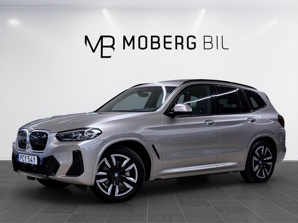 BMW iX3 286hk M Sport Charged Pano Navi Drag B-kamera - 2023
