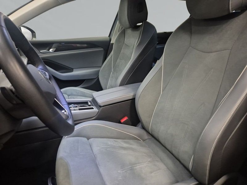 Volkswagen Passat bild 8