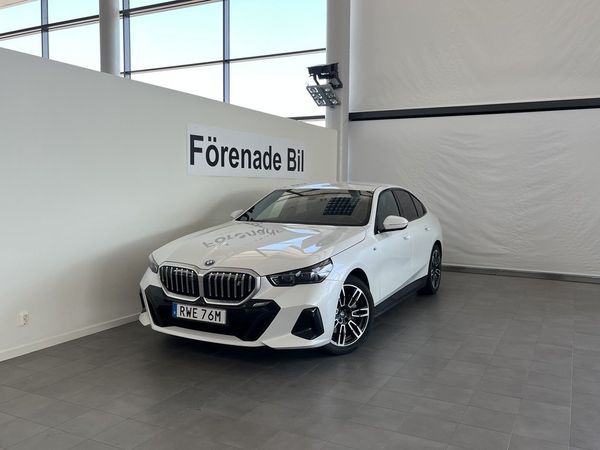BMW i5 eDrive40 Sedan M Sport Drag Rattvärme Drive/Park Assist - 2024