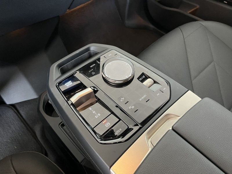BMW iX bild 9