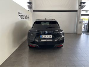 BMW iX bild 13