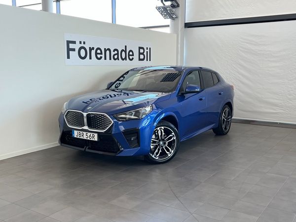 BMW iX2 xDrive30 M Sport Dragkrok 19" Rattvärme Park Assist - 2026