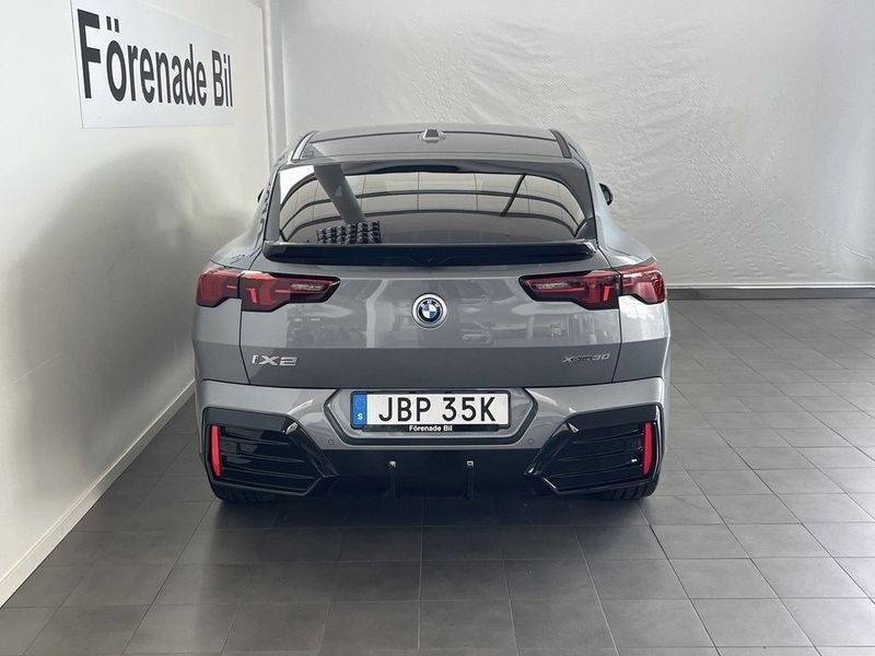 BMW iX2 bild 13