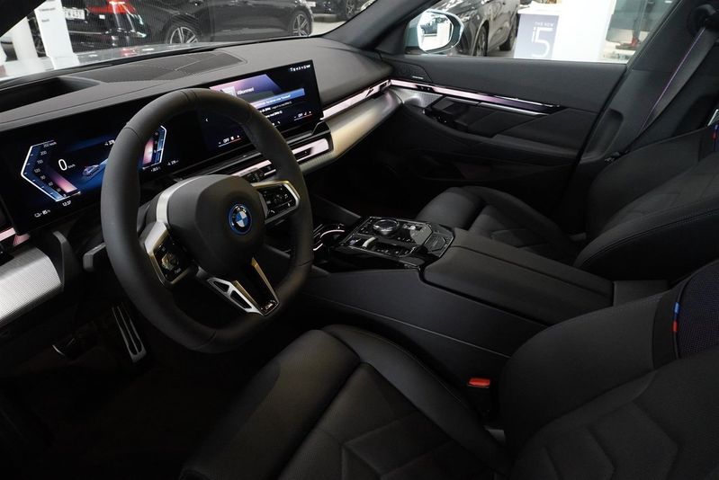 BMW i5 bild 2