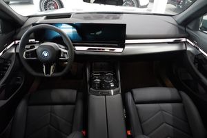 BMW i5 bild 8