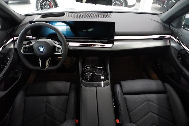 BMW i5 bild 8