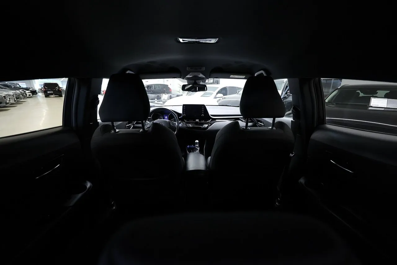 Vehicle image 9