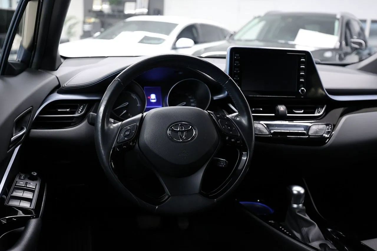 Vehicle image 14
