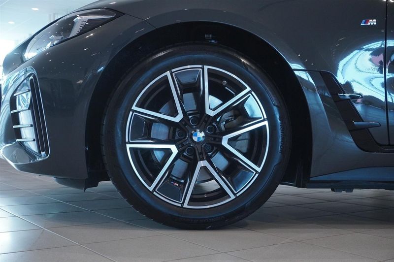 BMW i4 bild 14