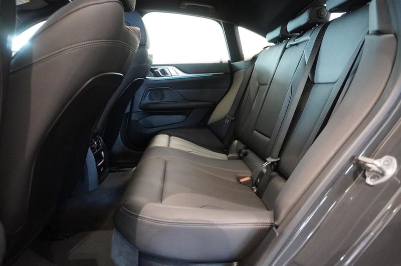 BMW i4 bild 6