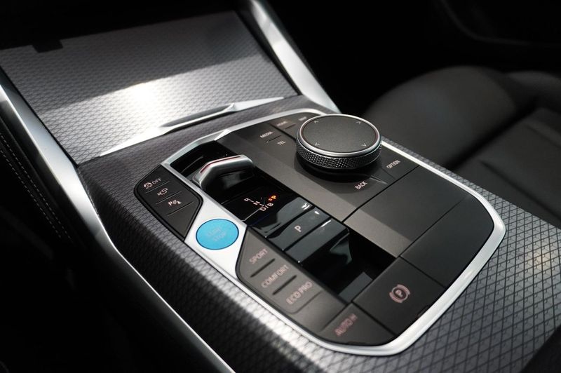 BMW i4 bild 7