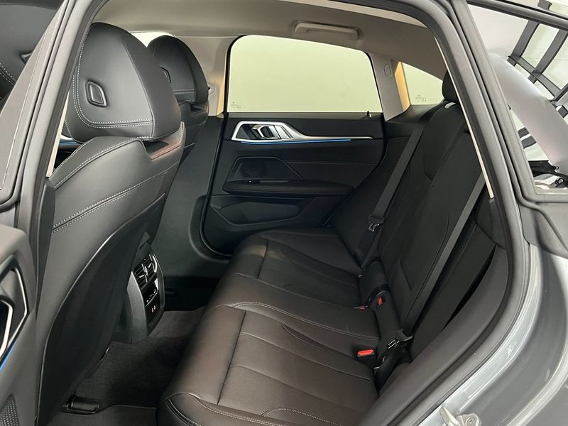 BMW i4 bild 11