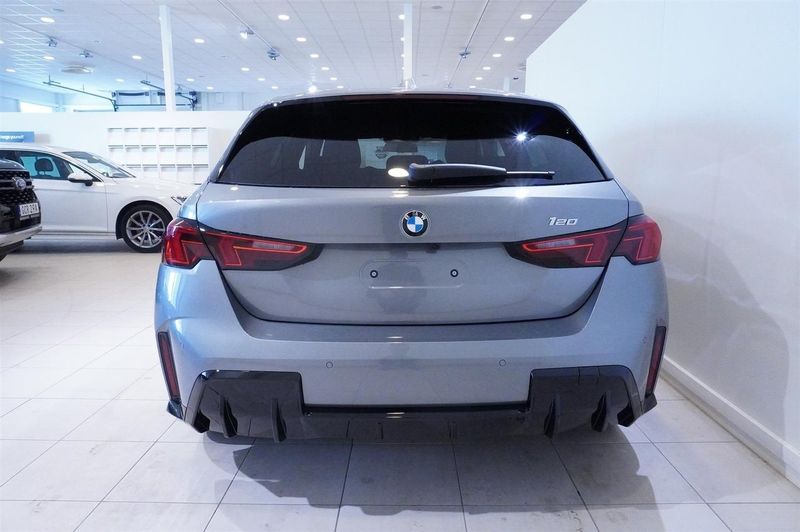 BMW 120 bild 9