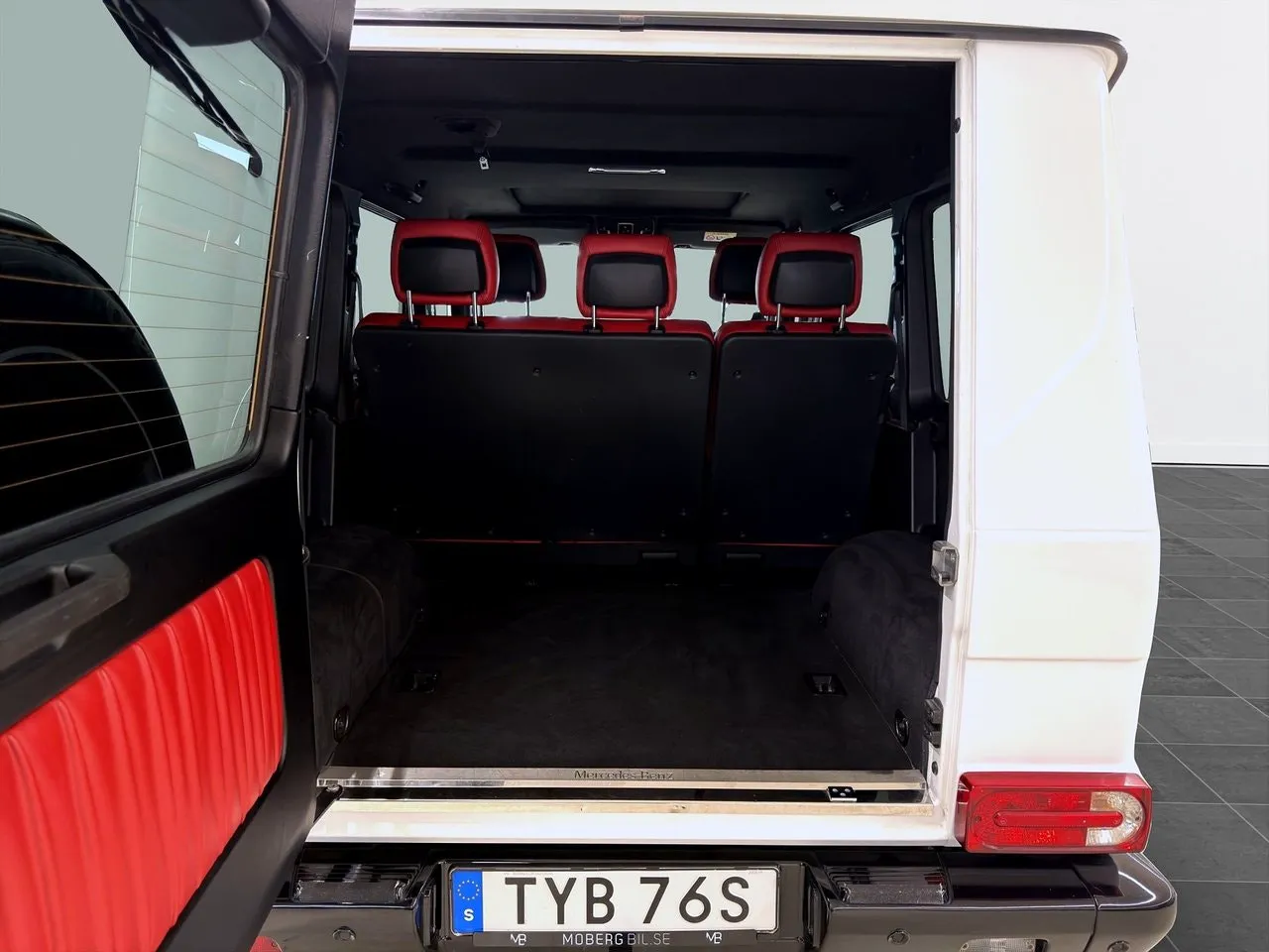 Vehicle image 12