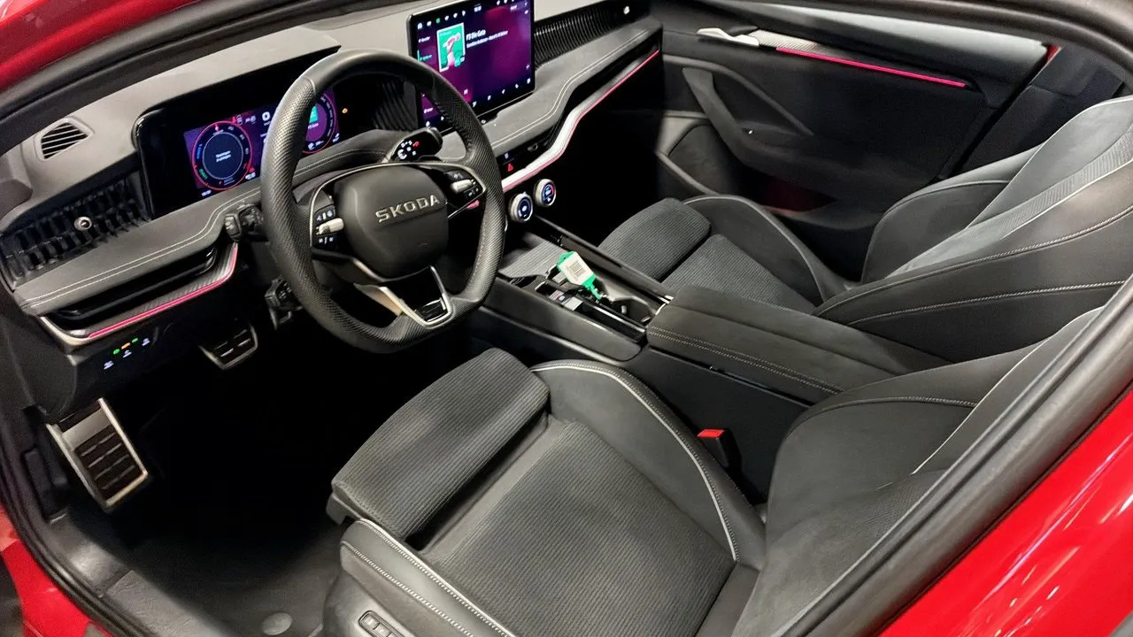 Vehicle image 7