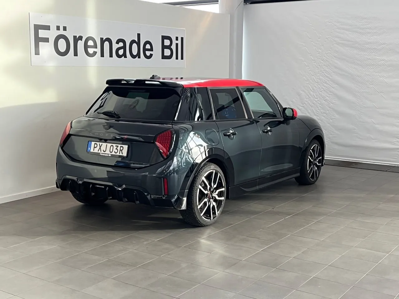 Vehicle image 13