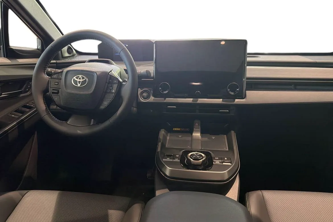Vehicle image 8