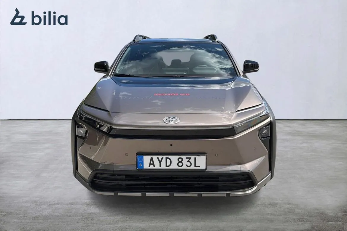 Vehicle image 4