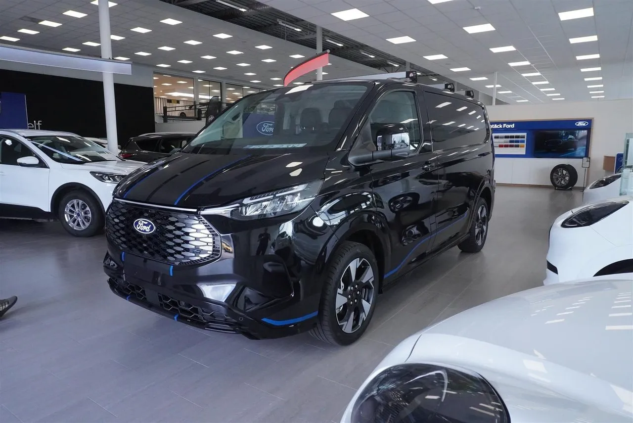 Vehicle image 13