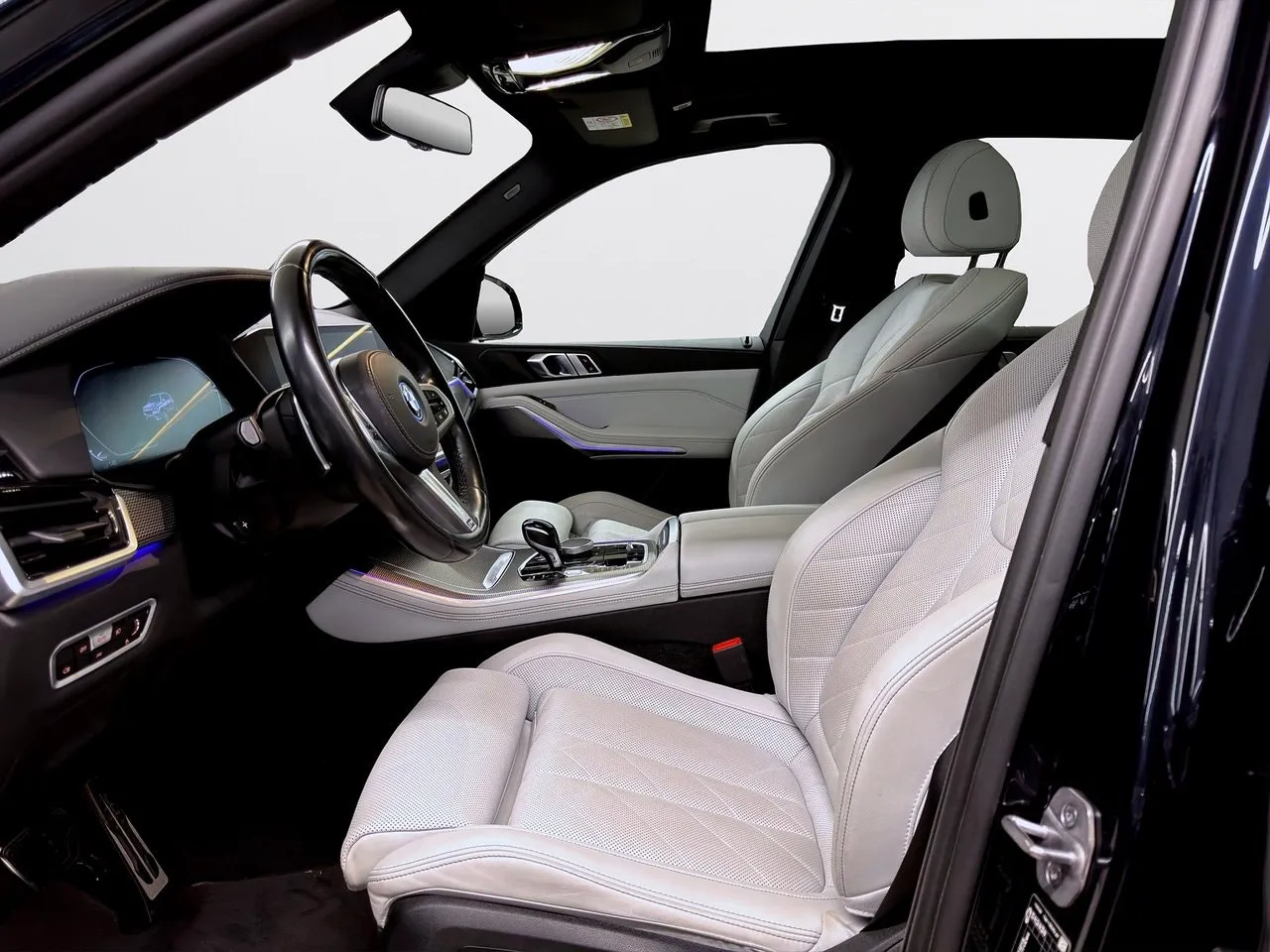 Vehicle image 14