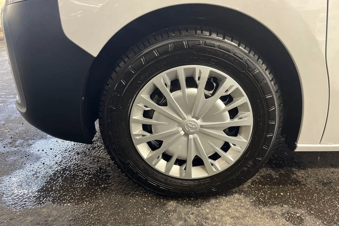 Vehicle image 31