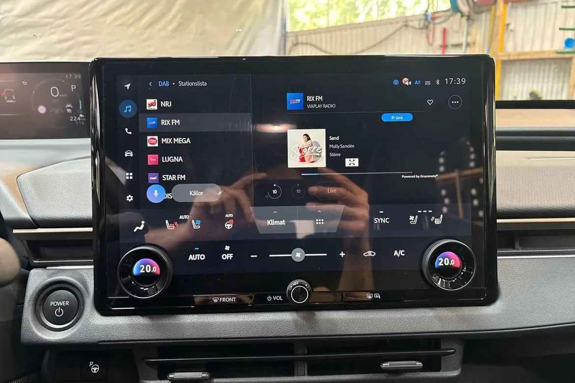 Vehicle image 14