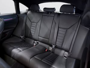 BMW i4 bild 13